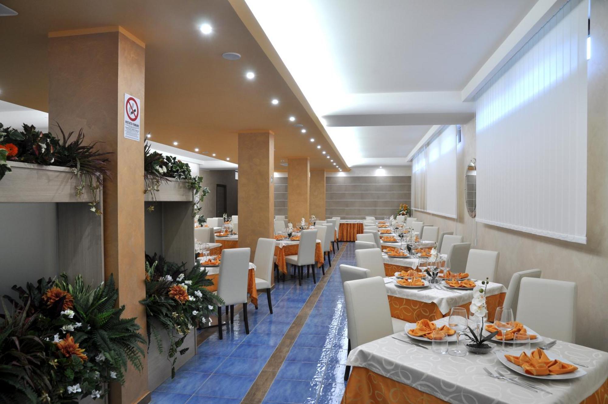 Hotel Porta Rosa Ашеа Экстерьер фото