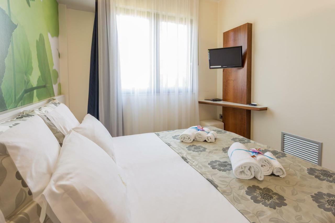 Hotel Porta Rosa Ашеа Экстерьер фото
